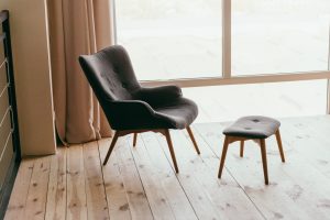 Krzesła do jadalni w stylu glamour – czy to dobry pomysł?