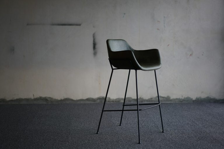 Czy designerski hoker sprawdzi się w naszej kuchni?